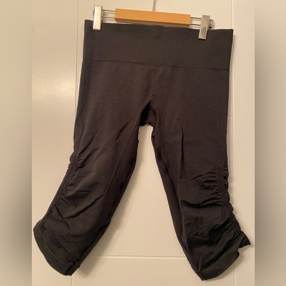 LULULEMON- Lululemon Leggings Capri Ruched Scrunch Black Flow Crop Women’s